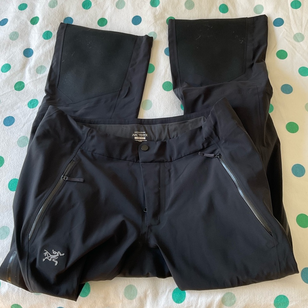 Arc’teryx Women’s black Ravenna Ski Pant, 14 R